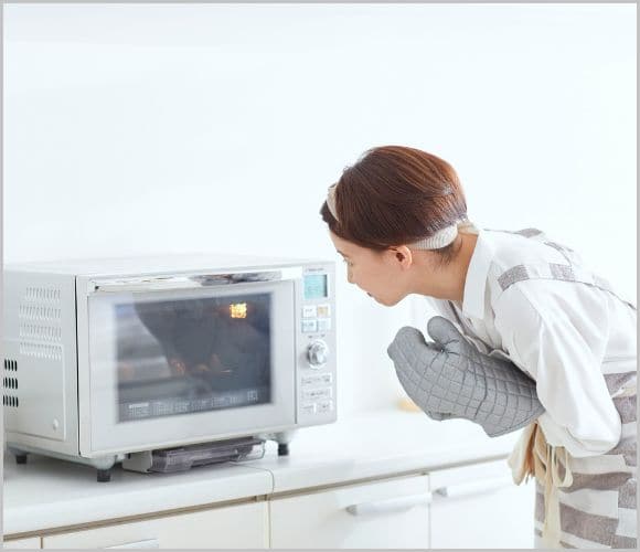 電子レンジ対応してる?“加熱OK”な食品トレーの素材別の選び方
